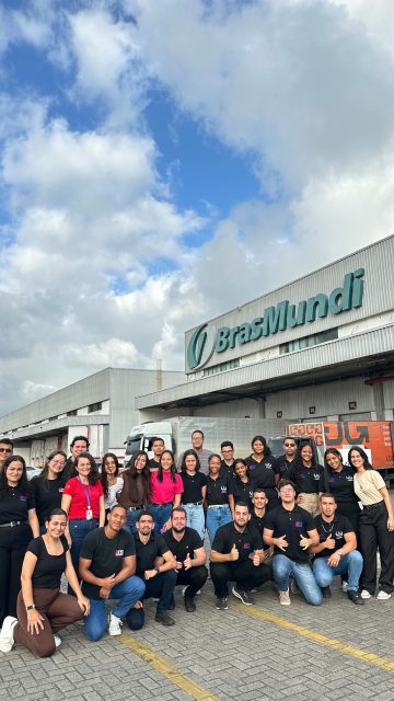 Na última segunda-feira (20), tivemos a honra e a alegria de receber os alunos do curso de Logística da UPE em nosso Centro Logístico do Cabo! 🚛📦

Eles puderam conhecer de perto nossa operação, entender os processos logísticos que impulsionam o comércio exterior e a distribuição, além de vivenciar o dia a dia de um hub estratégico conectado ao Porto de Suape. 

Agradecemos a visita e desejamos muito sucesso nesta jornada! As portas da BrasMundi estarão sempre abertas para quem busca crescer e transformar o futuro da logística no Nordeste.

BrasMundi. A melhor menor distância.