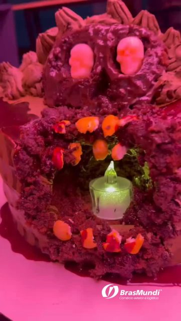 Nosso escritório central entrou no clima do Halloween com muita criatividade, diversão e um espírito de equipe digno de filme! 👻🕸️

Porque aqui, além de conectar o Brasil ao mundo, a gente também celebra cada momento juntos. 
🎃 Foi um dia de trabalho repleto de muitos doces e travessuras. 🍬✨

#BrasMundi #halloweeen #teamspirit #diadehalloween #cultura #tradição