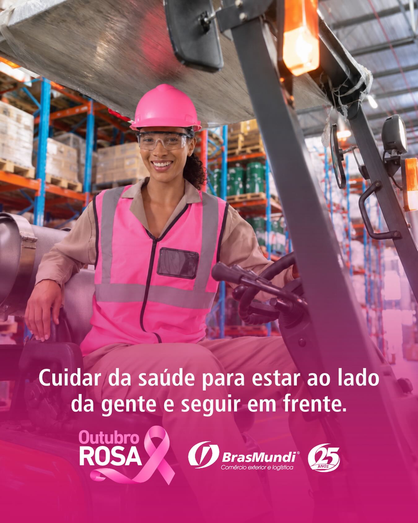 Outubro é um convite para olhar com mais atenção para si, conhecer o próprio corpo e colocar a saúde entre as prioridades da vida.
Neste Outubro Rosa, o alerta é importante: o INCA estima 78.610 novos casos de câncer de mama por ano no Brasil entre 2026 e 2028. Por trás de cada número, há uma pessoa, uma família e uma história.
O câncer de mama é o tipo de câncer que mais acomete as mulheres tanto no Brasil quanto no mundo.
Detectar cedo faz diferença. A mamografia pode identificar alterações antes mesmo do surgimento de sintomas. O diagnóstico precoce aumenta as chances de sucesso do tratamento e pode permitir procedimentos menos agressivos. Mantenha o acompanhamento de saúde e realize os exames conforme a orientação profissional, considerando sua idade e seu histórico. Ao perceber alterações nas mamas, procure avaliação médica.
O cuidado também acontece nas escolhas diárias: praticar atividades físicas, ter uma alimentação saudável, manter o peso adequado, não fumar e evitar bebidas alcoólicas são atitudes que ajudam a reduzir o risco da doença.
Reserve tempo para você. Incentive outras mulheres a fazerem o mesmo. Cuidar da saúde para estar ao lado da gente e seguir em frente.
Outubro Rosa. Mês de conscientização sobre o câncer de mama e de incentivo ao cuidado com a saúde da mulher.
Brasmundi. 25 anos ao lado de quem segue em frente.
#outubrorosa #brasmundi #saudedamulher #detecçãoprecoce #cuidadocomavida